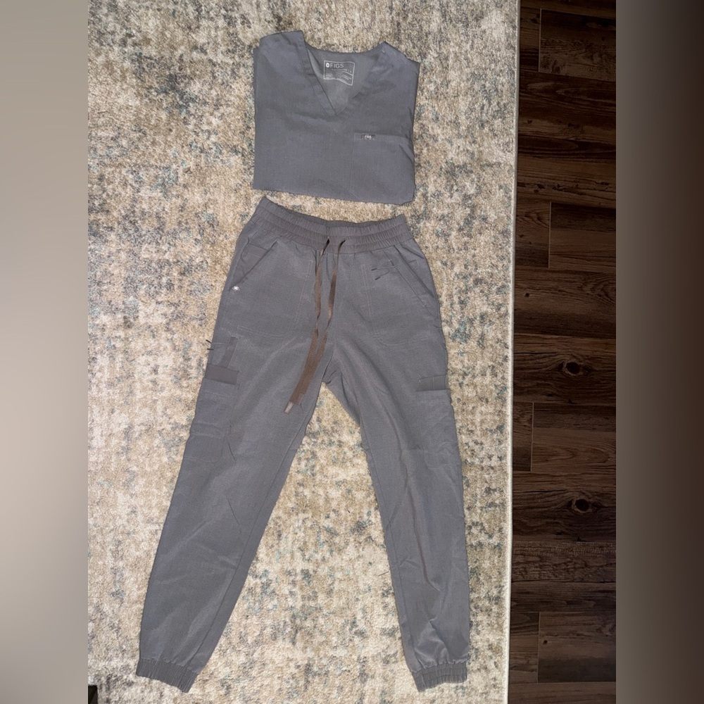 FIGS Women's Jogger Scrub Set